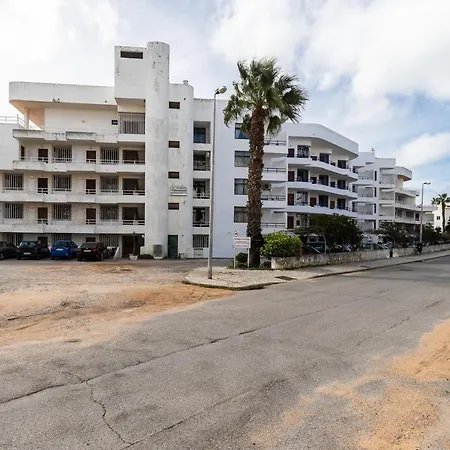 Turigarden Flat In The Center Of Olhos Agua Appartement